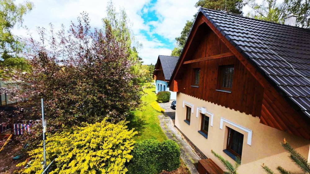 Chaty Kolodeje - Ubytovani U Reky V Soukromem Arealu-Orange Kolodeje nad Luznici Exterior photo